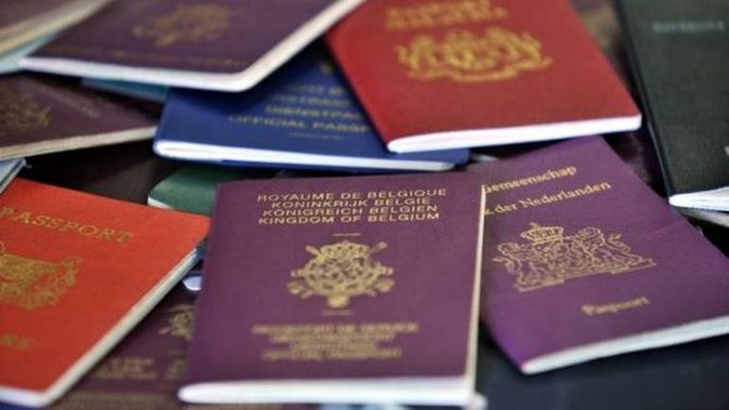 passeports_multicolors.jpg